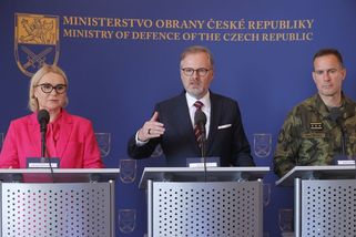 Armádu předáváme novému vedení v mnohem lepším stavu, říká Černochová - Novinky